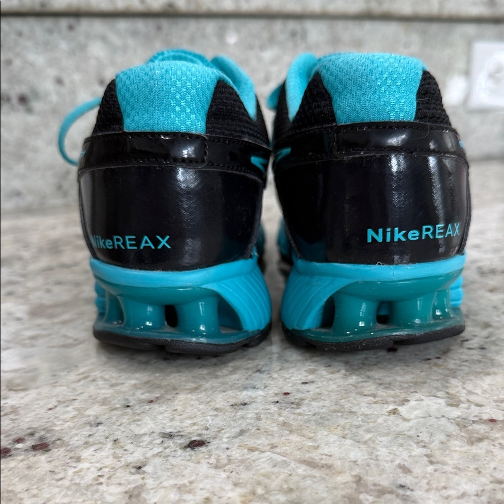 Women’s Like New Nike Sneakers - Picture 4 of 6